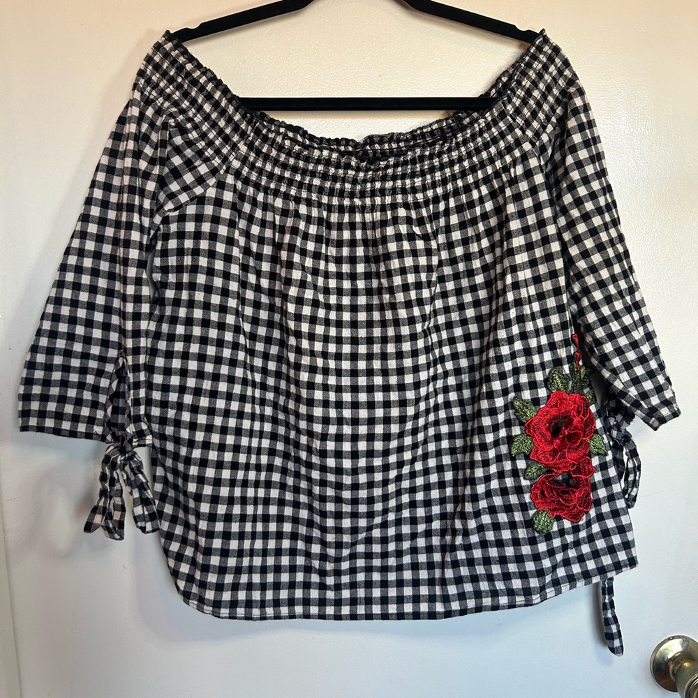 Gypsies & Moondust Gingham Blouse with Red Floral Embroidery 100 %‎ cotton